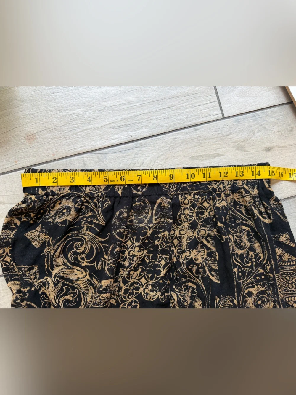 Carole Little Vintage Black & Golden Tan Filigree Patterned Mini Skirt. Size 12